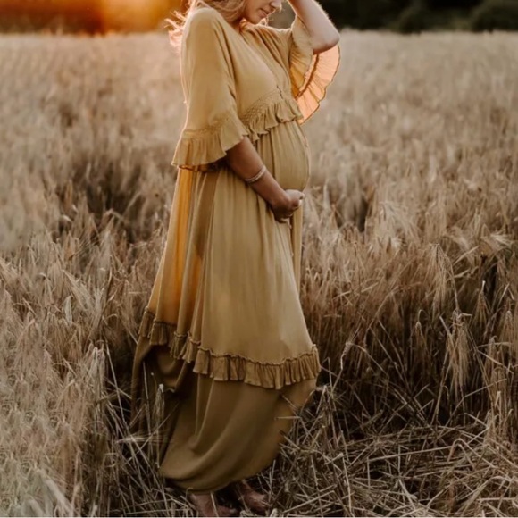 Lukalula Maternity Photoshoot Dress 💛🌼 - Picture 6 of 9